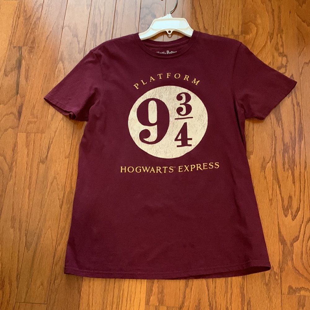 Harry Potter size small Burgundy T-shirt